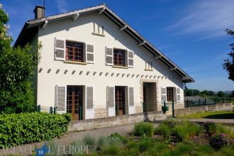 Maison familiale 185 m² habitables avec garages et jardin - St Rémy en Rollat