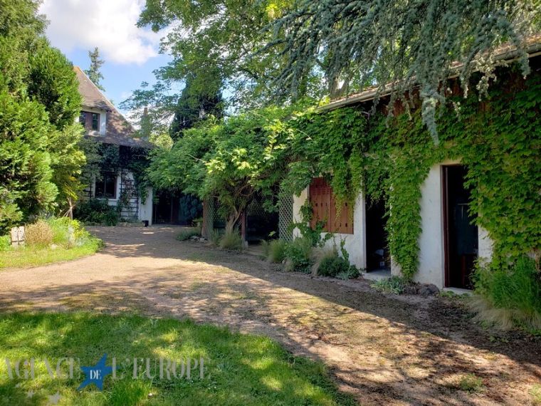 Propriété de charme d’environ 206 m² habitables avec piscine et dépendances