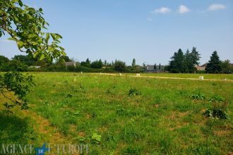 TERRAIN CONSTRUCTIBLE VIABILISE - 645 M² - VENDAT