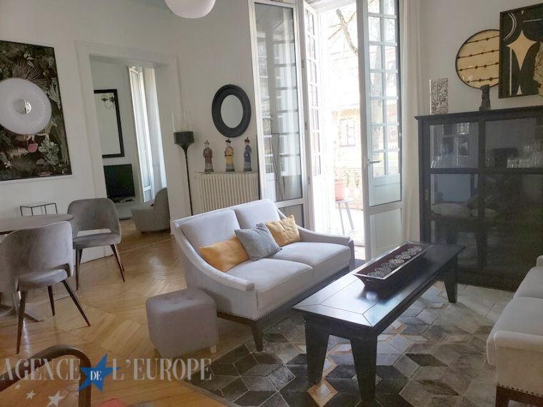 Appartement F3 bis de caractère avec terrasse et cave - Vichy Parcs