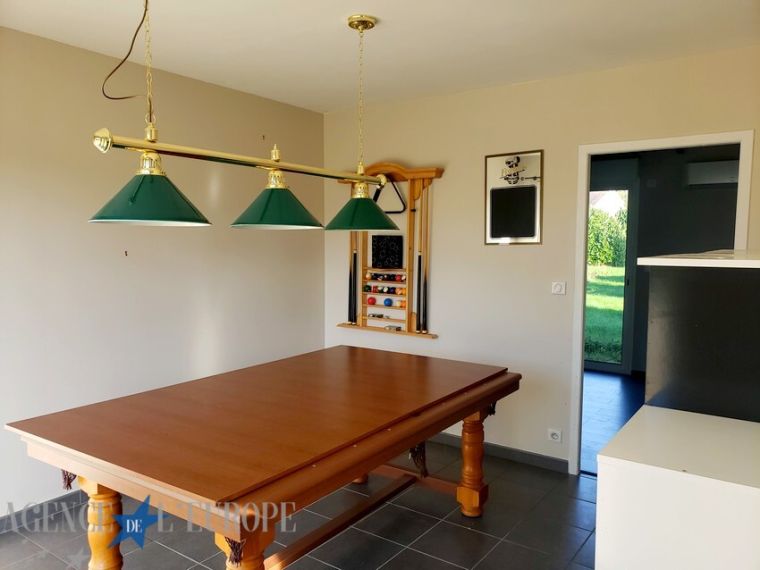 Belle propriété avec garage double, piscine, jardin - 176 m² - St germain des Fossés centre