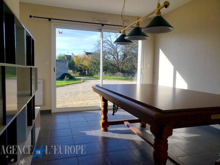 Belle propriété avec garage double, piscine, jardin - 176 m² - St germain des Fossés centre