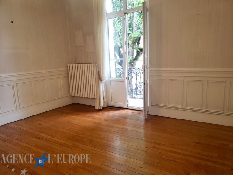 Appartement F4 avec cave et balcons - Vichy centre