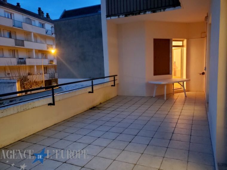 Appartement F4 en tbé avec cave, terrasse et deux places de parking - Vichy